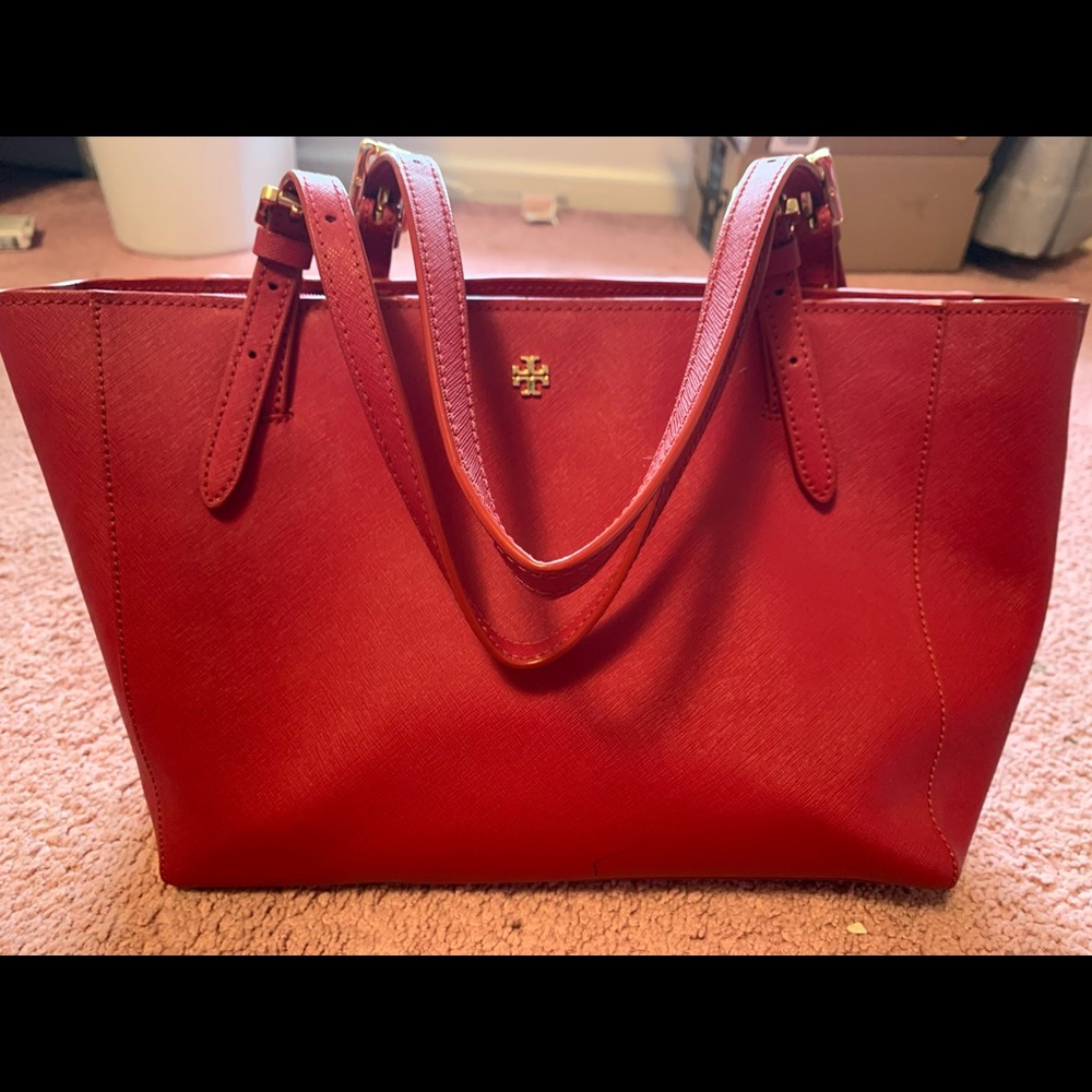 Tory Burch tote bag. Gold hardware